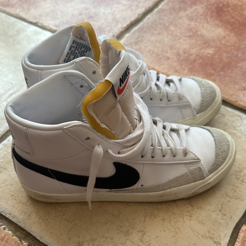 Nike Blazer Mid '77 Vintage Women's Shoe, Sz 7.5